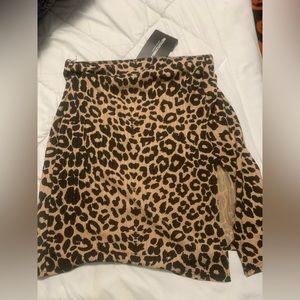 Cheetah Print Skirt w / slit on right side thigh